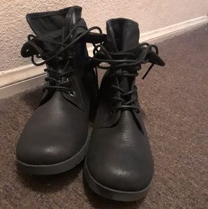 Combat boots